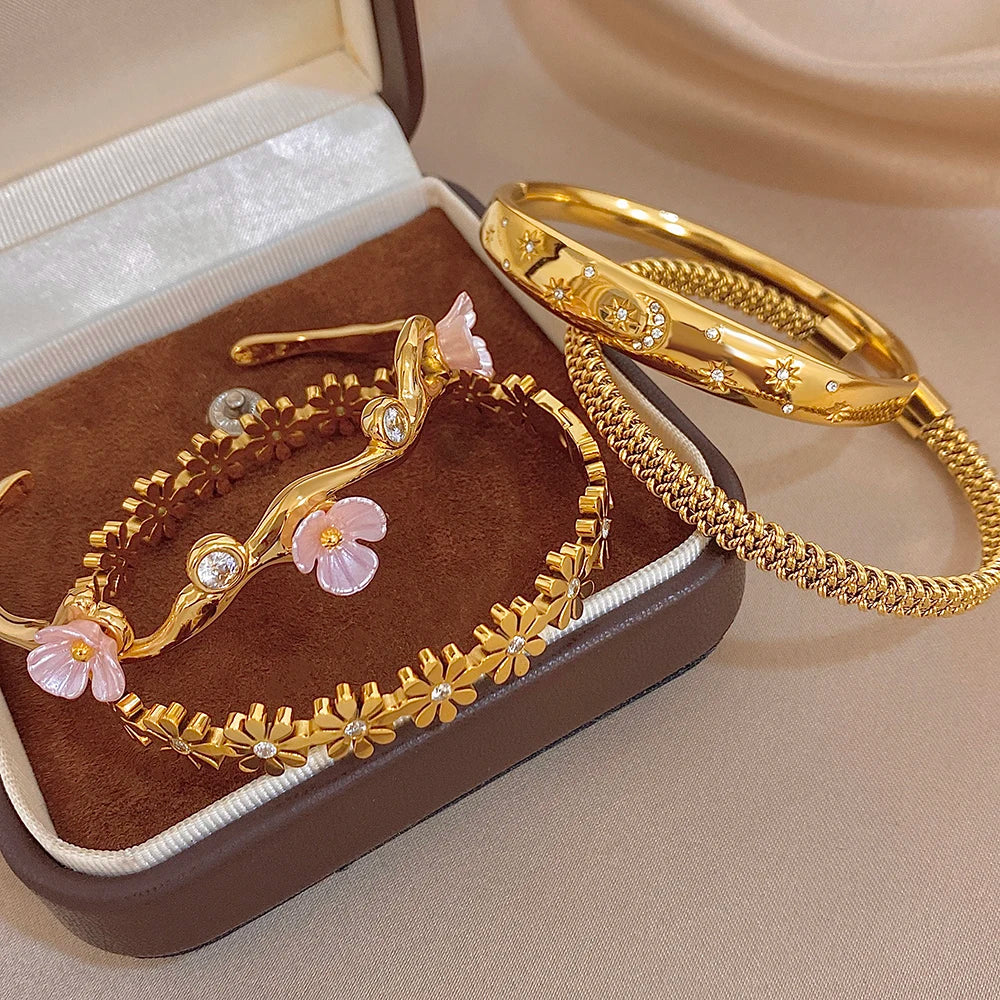 Jonc Manchette Fleur Zircon – Acier Inoxydable Doré